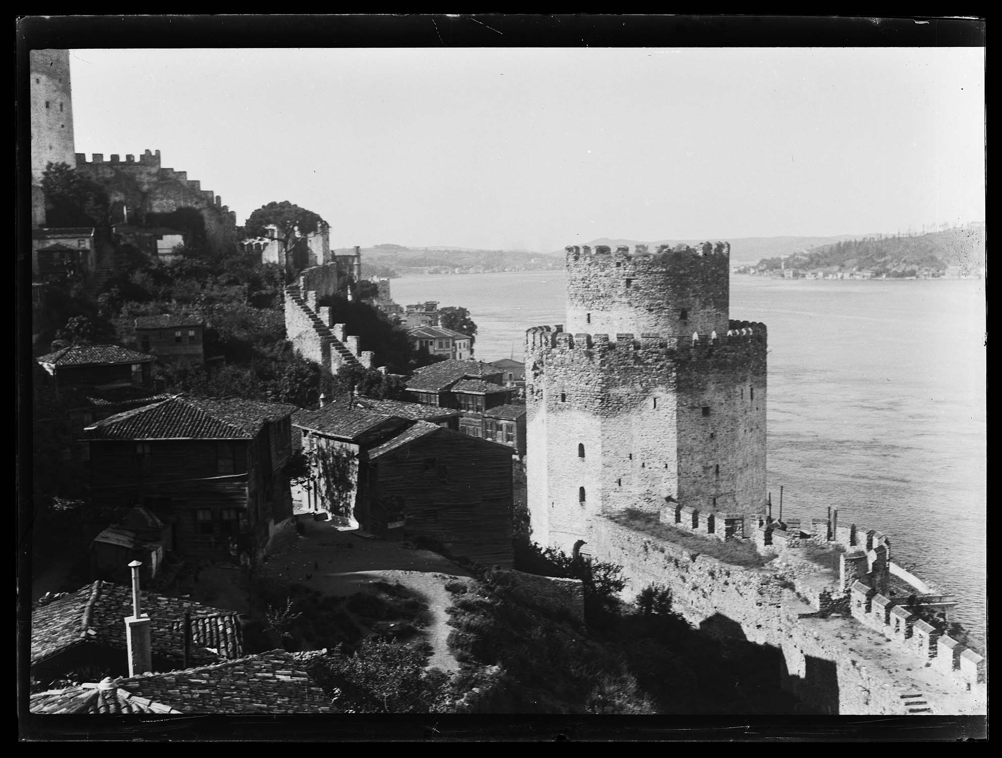 La tour B et l’intérieur du château